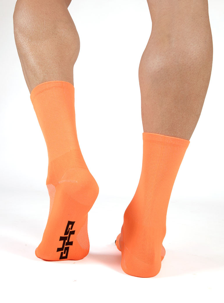 chaussettes de vélo orange fluo