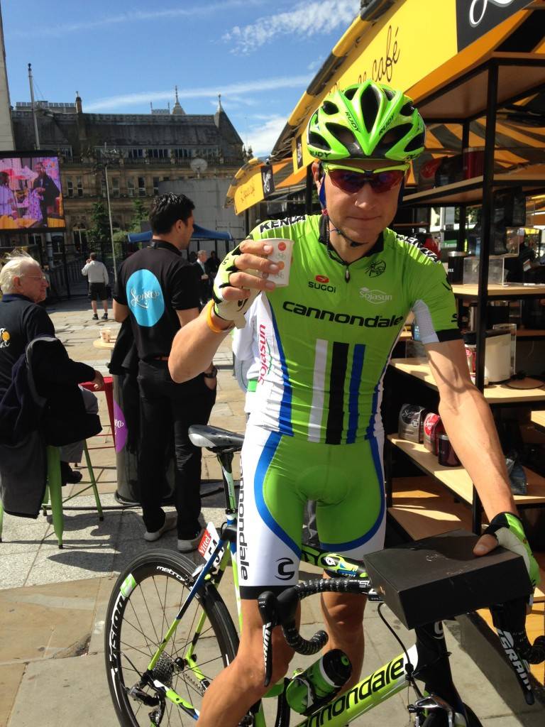 Ted "Grizzly Bear" King enjoying a pre-ride caffeine shot before the start in Leeds (image: G4)