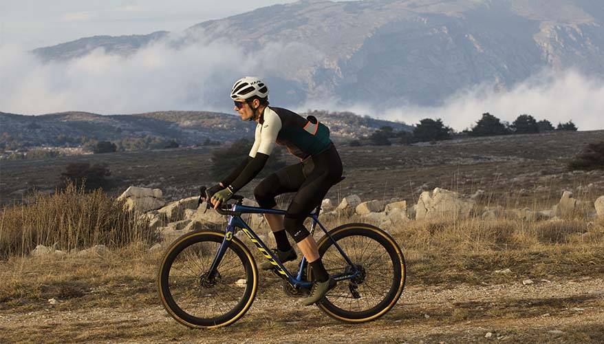 What cycling clothes to wear for gravelling and cycling in the wilderness.