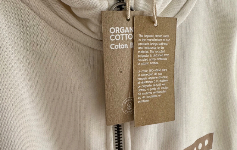 Adoptez une mode durable avec des matériaux en coton écologique.